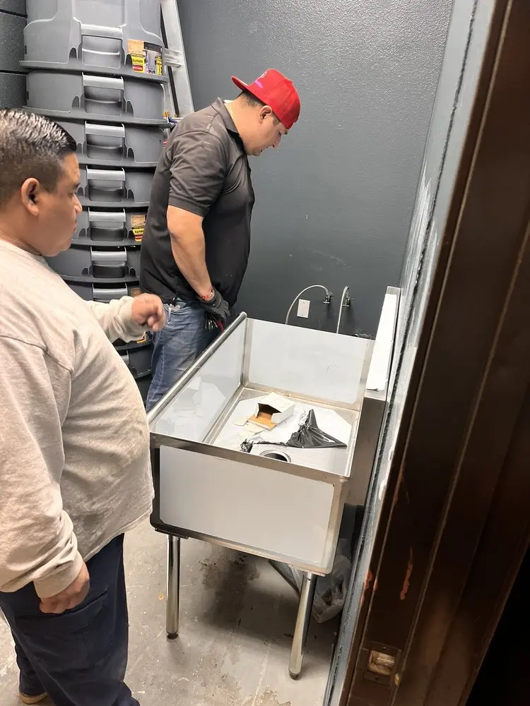 Commercial plumbing and sink installation in Loma Alta